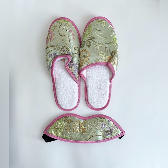 MaggiB Green Floral Pouch Folder Travel Slippers Eyeshade Spa Trio Set - Picture 7 of 7